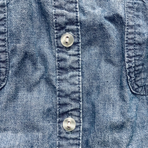 Sleeveless Chambray Button Down Shirt - Picture 4 of 4